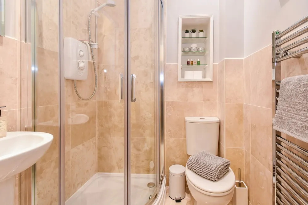 Saxon Rose Apartment