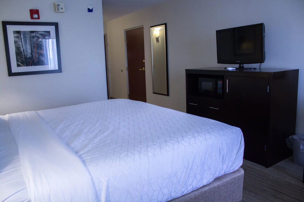 Holiday Inn Express and Suites Pittsburgh West Mifflin by IHG