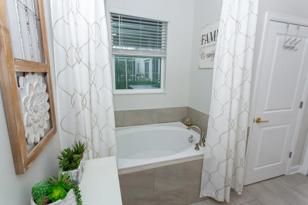 Magical Muggle Mansion Pool Spa Sleeps 23