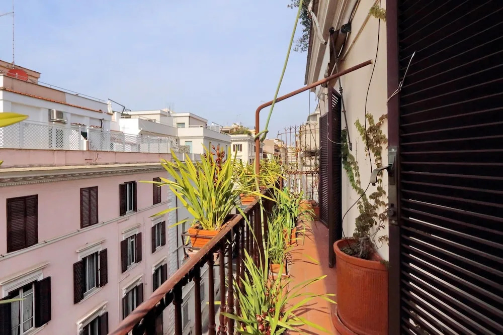 TreasureRome Daphne Terrace