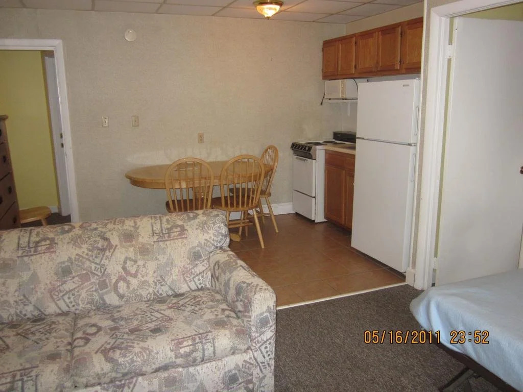 Colonial Motel Suites