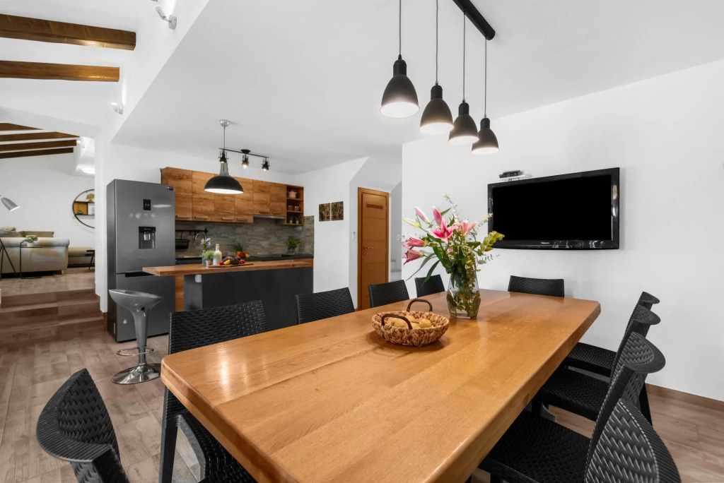 Kalista in Betiga with 4 bedrooms and 3 bathrooms