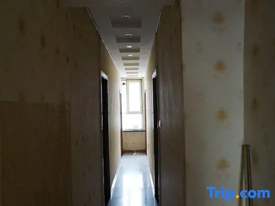 Shuangxin Hotel (Miguli Commercial Center, Midong District, Urumqi)