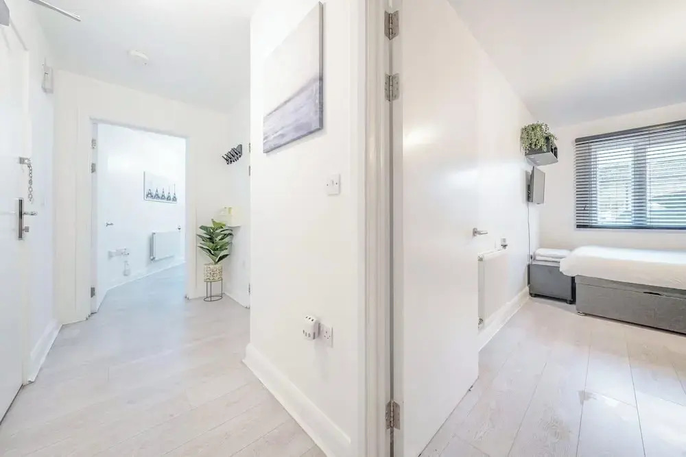 Luxury Central London Balcony 1-bed Apt w/ Parking