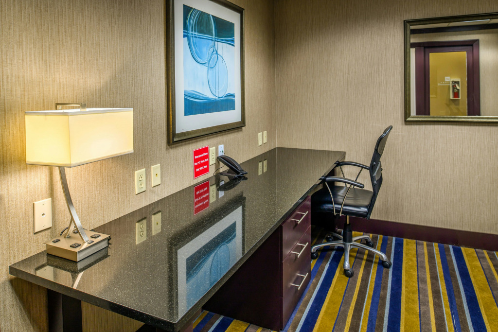 Embassy Suites by Hilton St Louis Airport