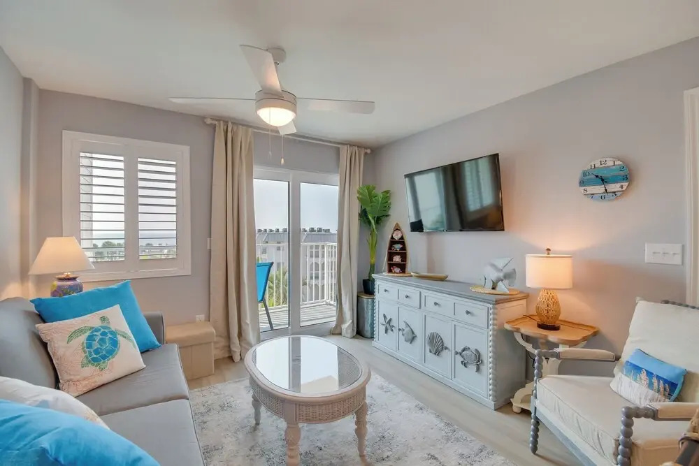 Gulf Shores Condo: Covered Balcony & Beach Access