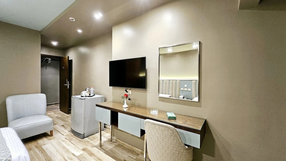 Grand Bayan Hotel & Apt at Nile Plaza