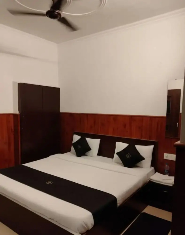 Shri Sai Guest House - Opp Azadpur Main Mandi I Couple Friendly I Metro Access