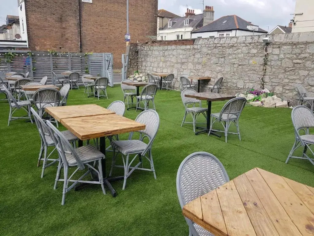The Jubilee Hotel West- with NEWLY REFURBISHED SPA FACILITIES - GAMESPIT - AND SMOKEHOUSE