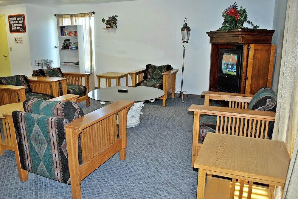 Oregon Motel 8 and RV Park