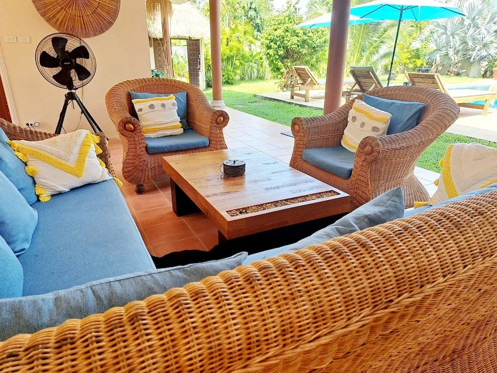 Lauras Guest House-adult only