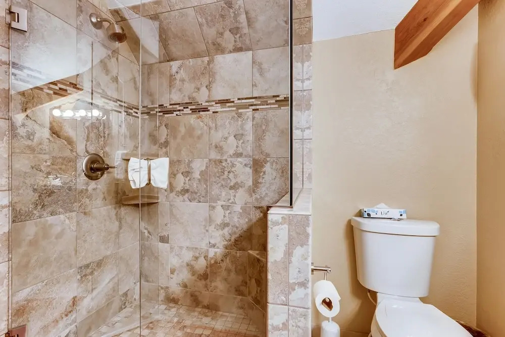 New Listing! Secluded Peak 7 W/ Hot Tub 5 Bedroom Home
