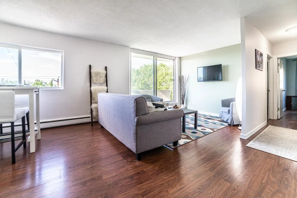 Beautiful 2bdr Suite w Parking Patio Coffee Wifi