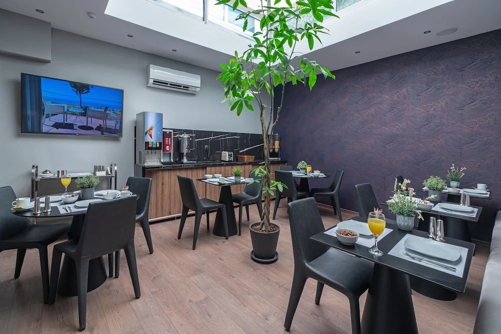 Aeolos Luxury Suites