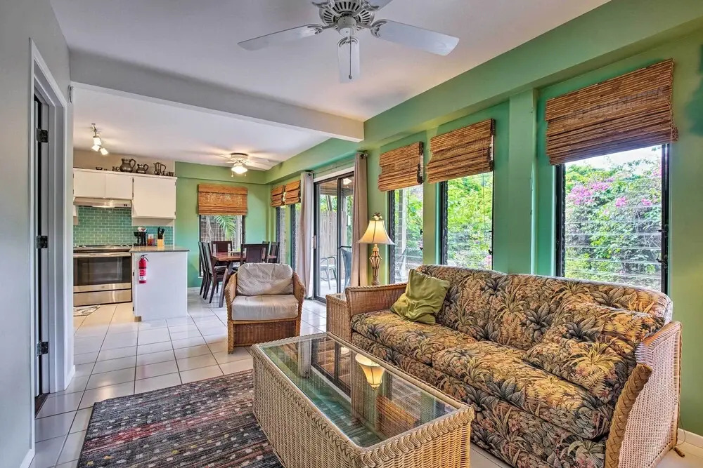 Walk to Turtle Beach From Kailua-kona Apt!