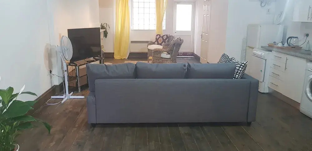 Studio Flat in Stoke Newington High Street