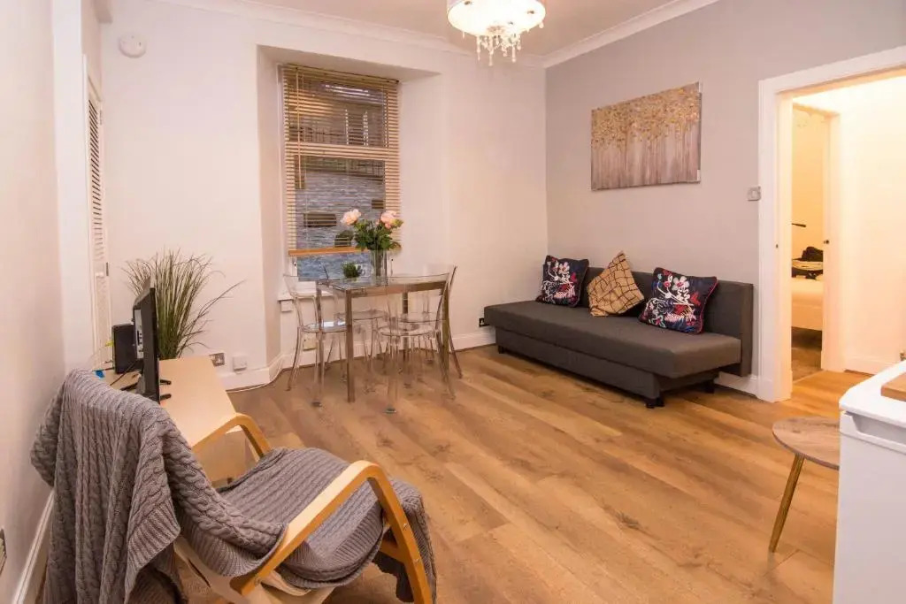 427 - Salmond Place Apartment