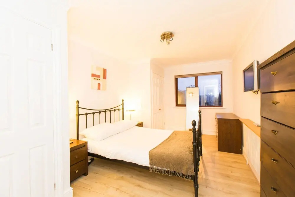Three Bedroom Limehouse