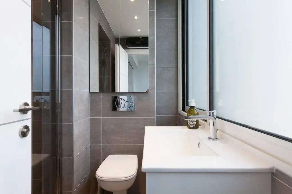 On la Croisette: luxe 2 bedrooms/ 2 baths