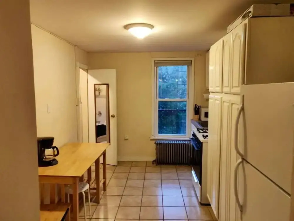 Serene Studio close to NYC. Walk to shops, PATH