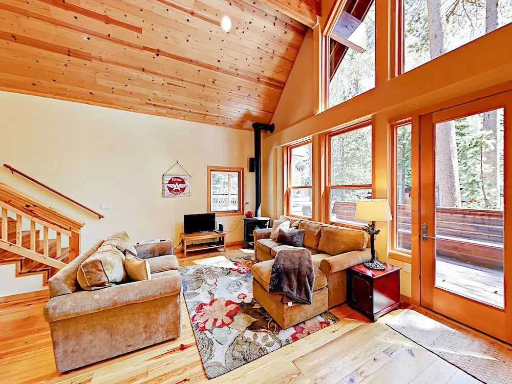 3br/2.5ba Lake  3 Bedroom Home