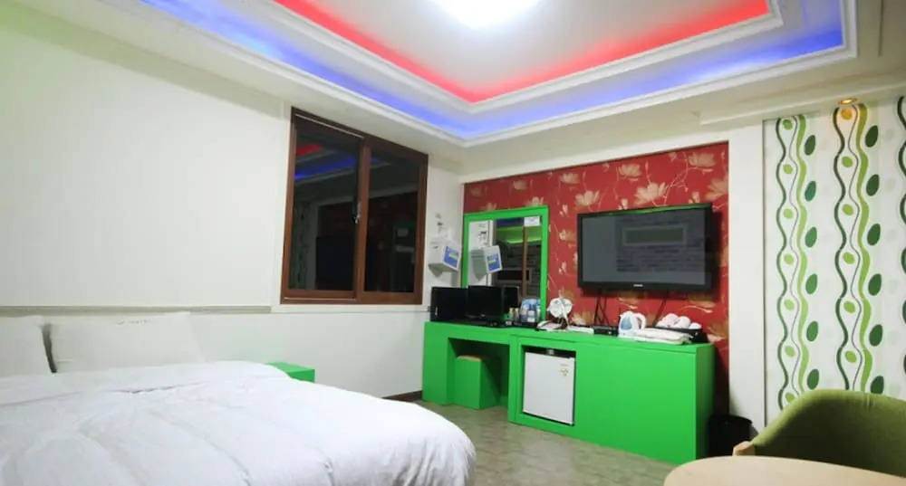 W Motel
