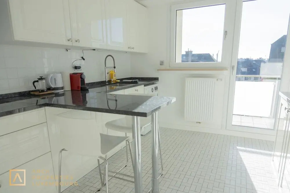 Modern Chic 2BR Apt W Balc close 2 cntr