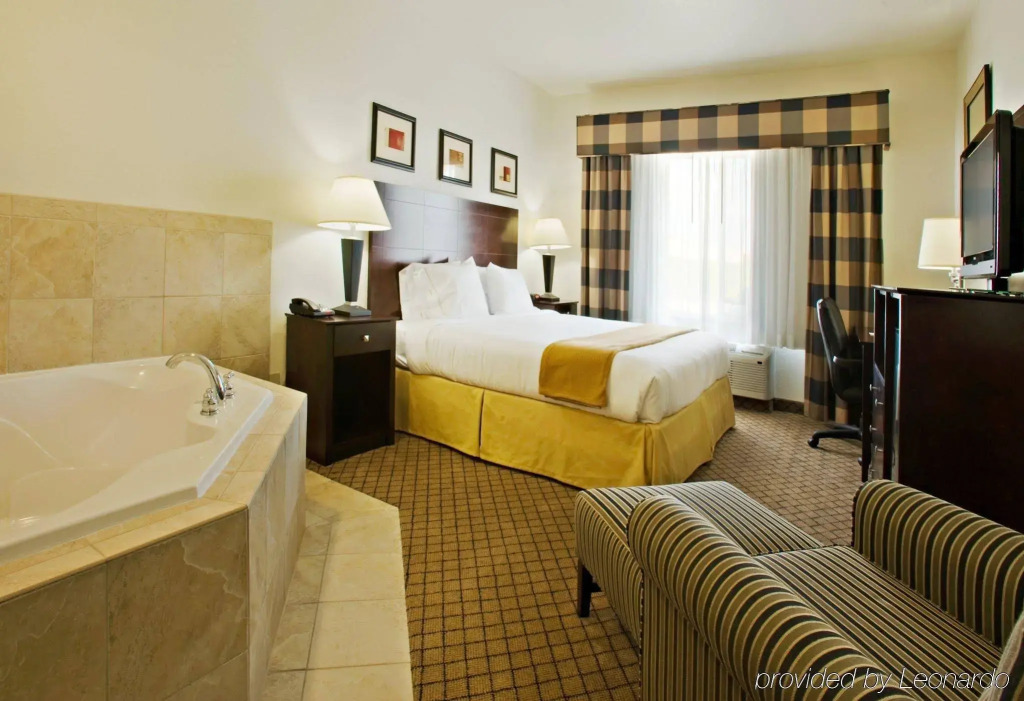 Holiday Inn Express & Suites Childress by IHG