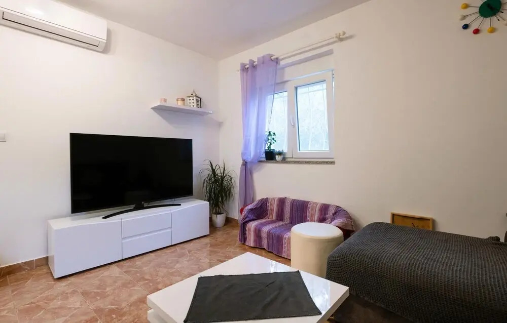 Cozy Home In Marcana With Wifi