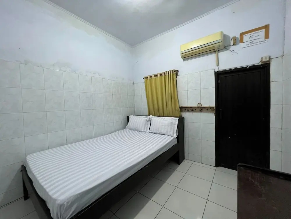 OYO 92675 Hotel Rosna