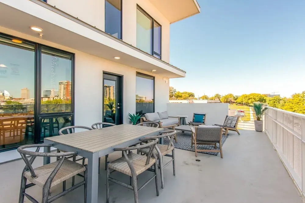 Illume Green Community Penthouse Corner Unit 1 Bedroom Condo