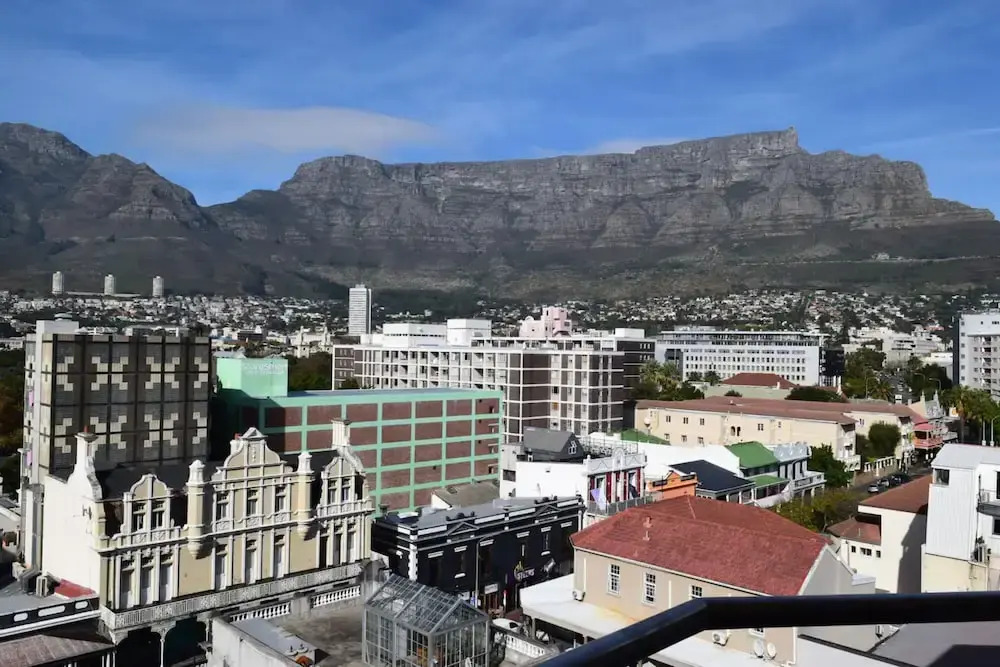 Stylish 2 Bedroom Apartment in Cape Town With Stunning Views