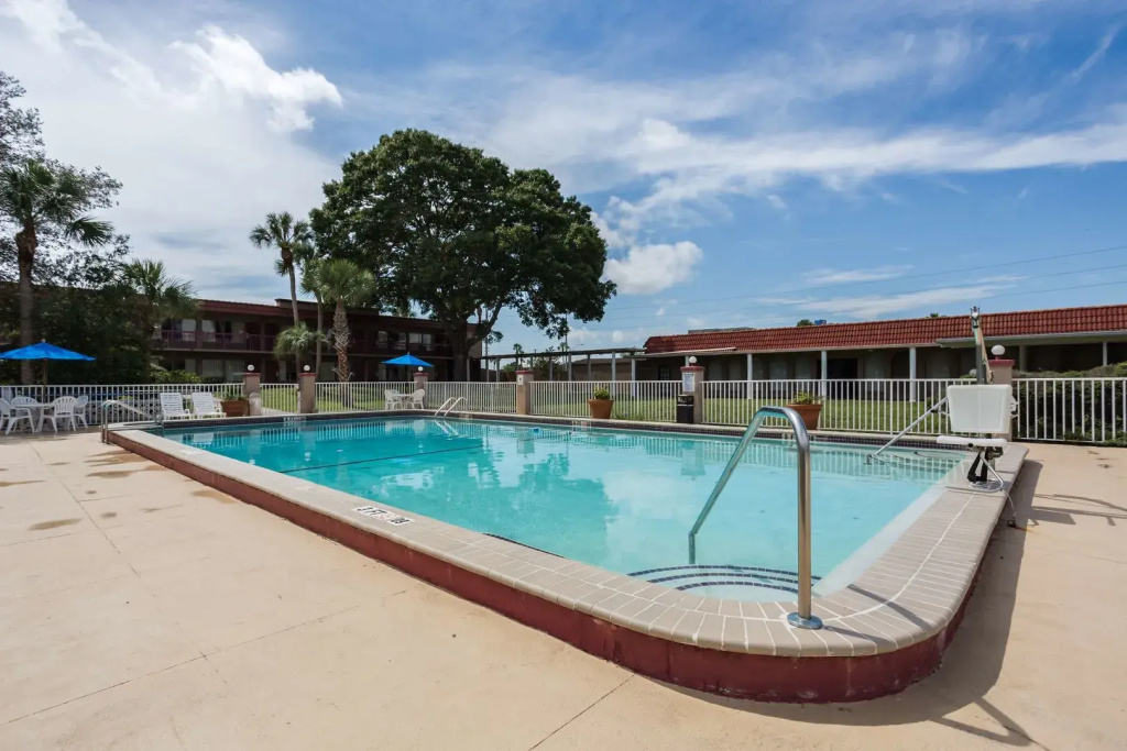 Motel 6-Spring Hill, FL - Weeki Wachee