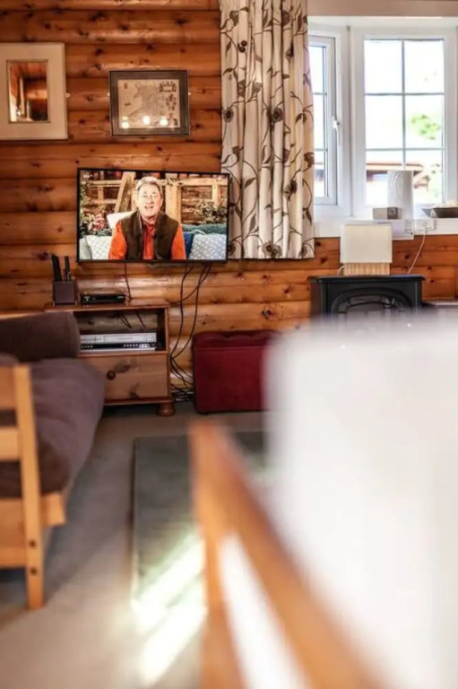 Spacious 3 Bed Log Cabin in Snowdonia Mountains