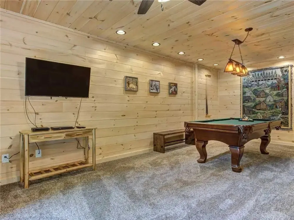 Walnut Ridge, Pool Table, 3 Bedrooms, Private, View, Hot Tub, Sleeps 11