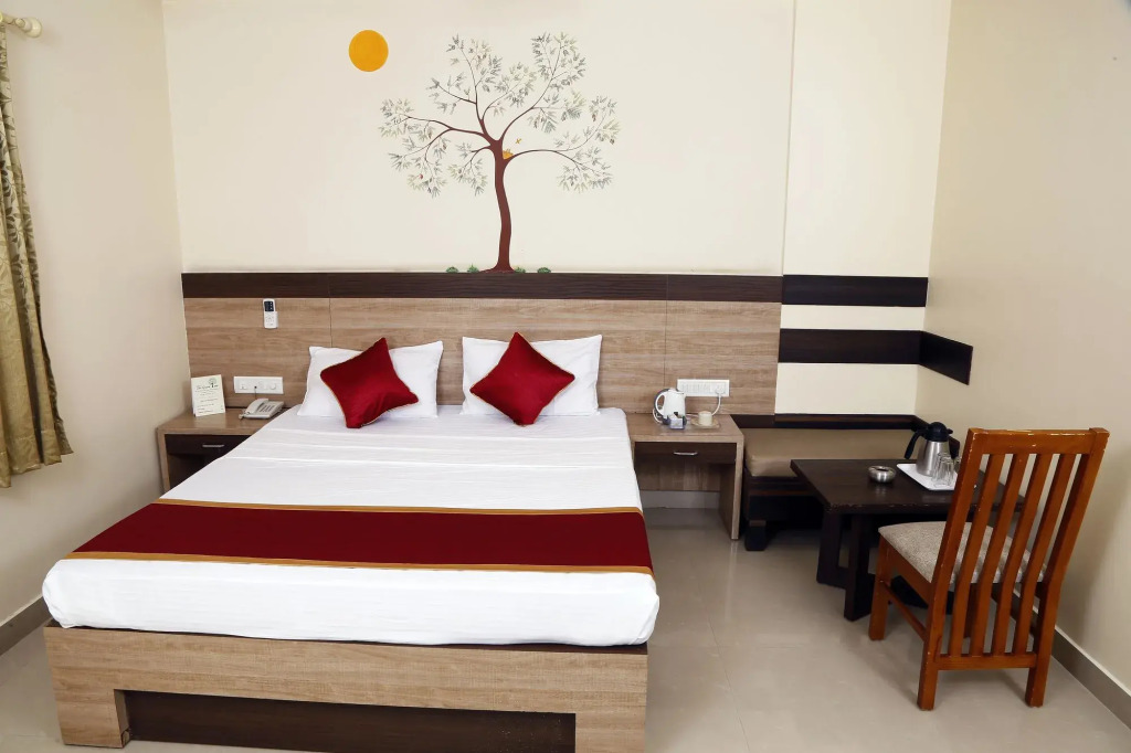 HOTEL GREEN TREES