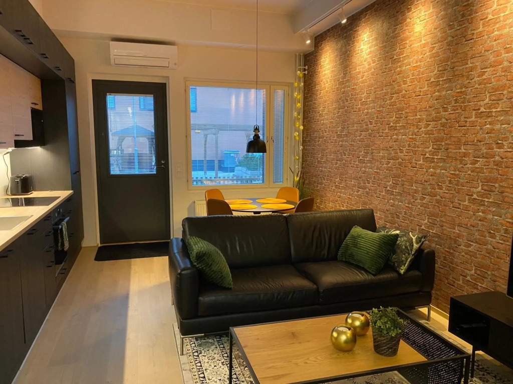 City Home Alvari, free parking