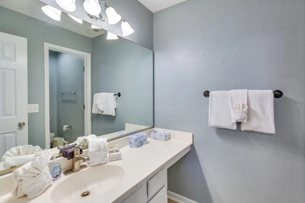Golf & Resort Perks: Premier Condo 10 mi to Myrtle