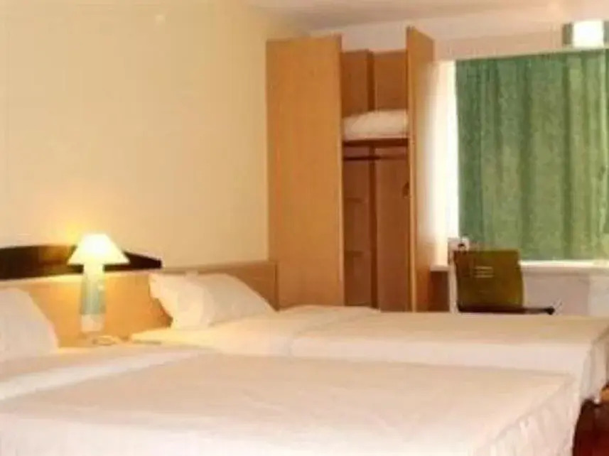 Ibis Hotel Zhongshan Huangpu
