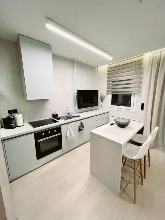 8 Blocks Apartments 4B