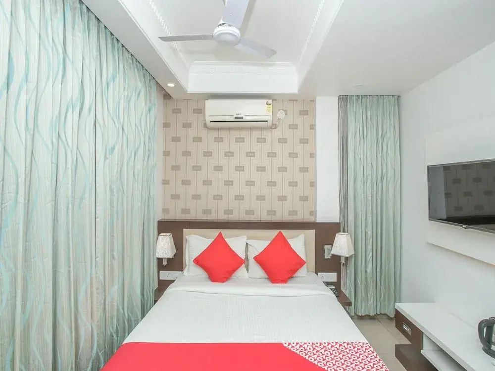 OYO 13786 Rekha Residency