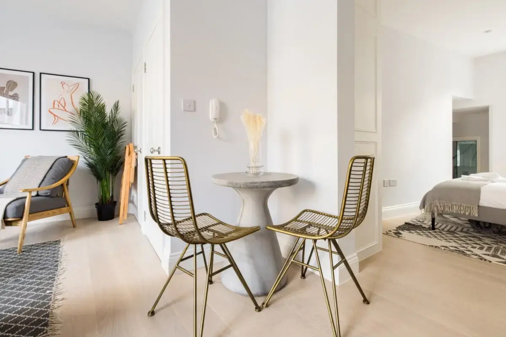 The Baron’s Bolthole - Modern & Bright 1BDR  Flat