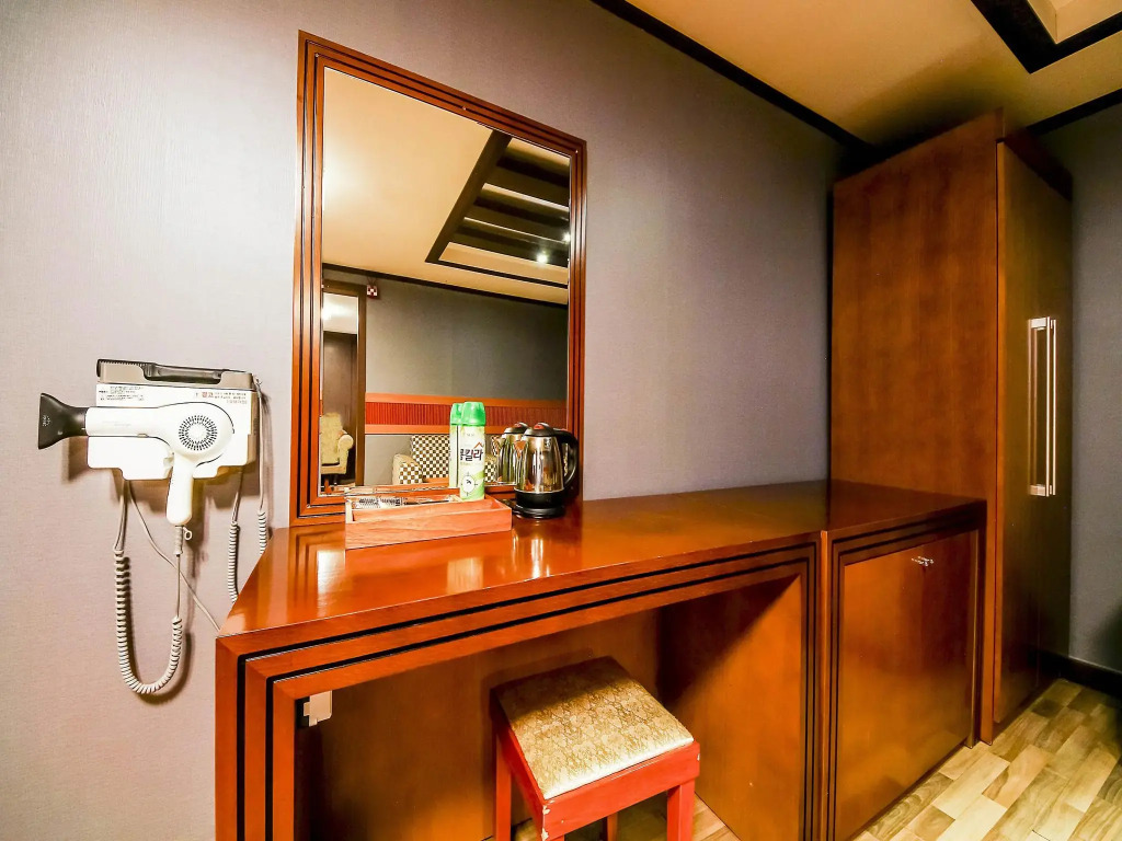 J Hotel Suwon