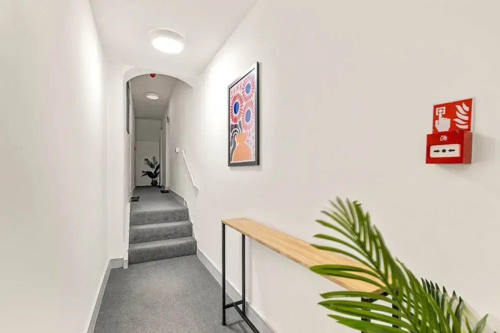1 Bdr Modern Living in The Old Bank Hse