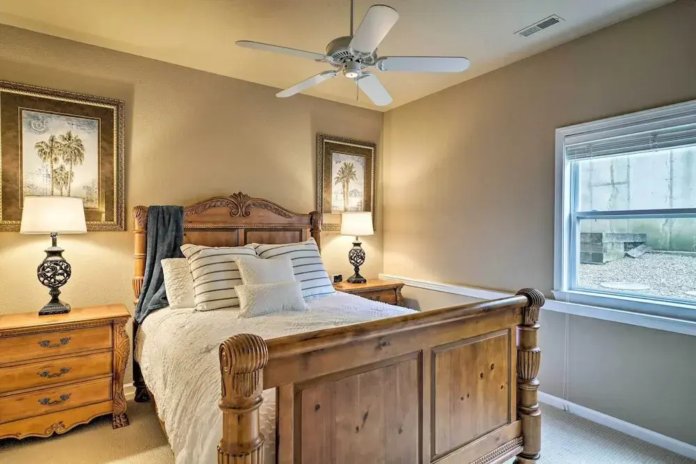 Pool Access + Private Deck: Lake Ozark Retreat
