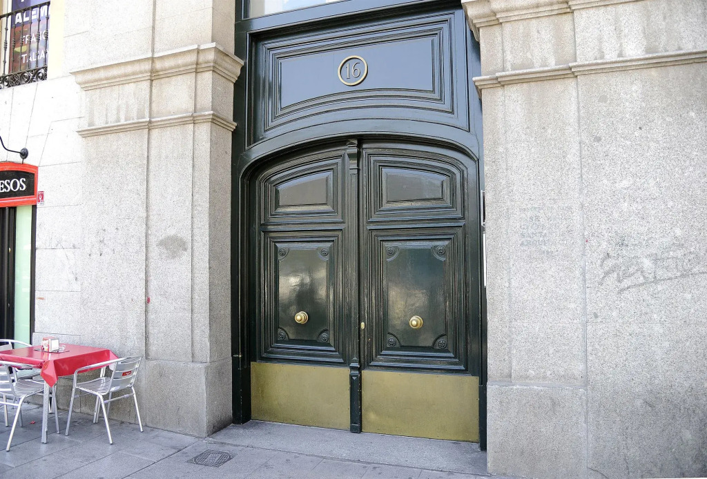 Mola Suites