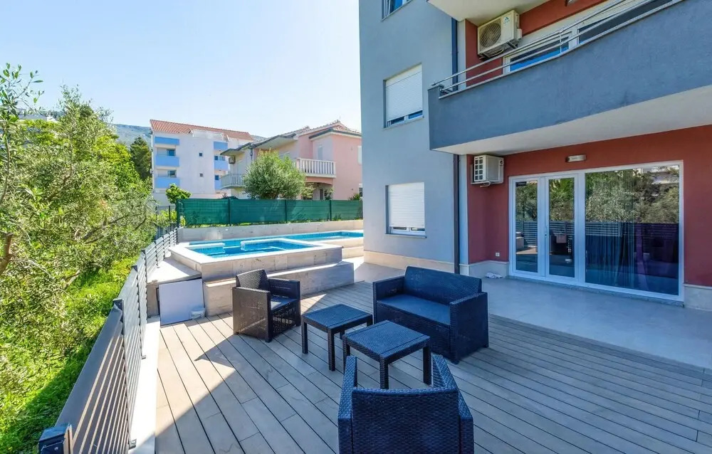 Nice Home in Podstrana With Wifi and 2 Bedrooms