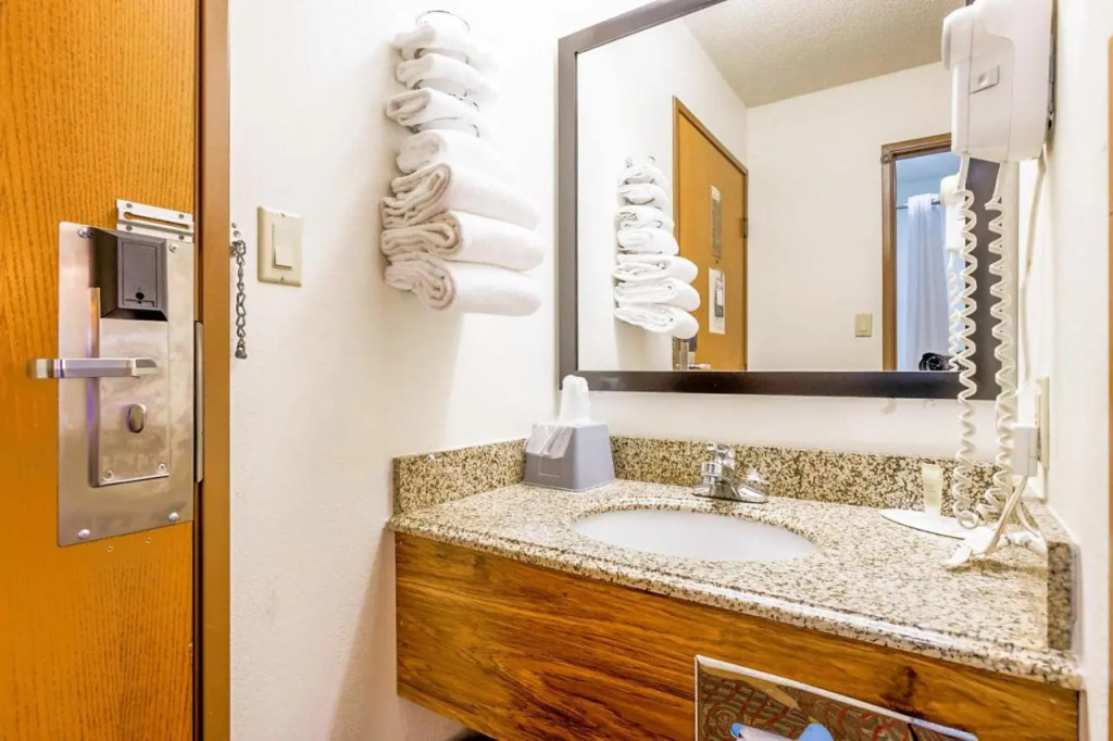 Super Rest Inn