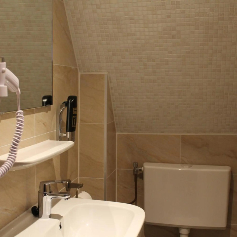 Aston City Hotel