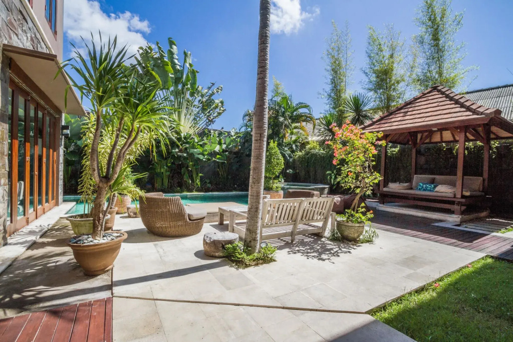 Villa Martine - Fantastic 5BR Villa - Perfect Location in Seminyak